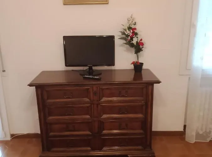 Colli לינה וארוחת בוקר
